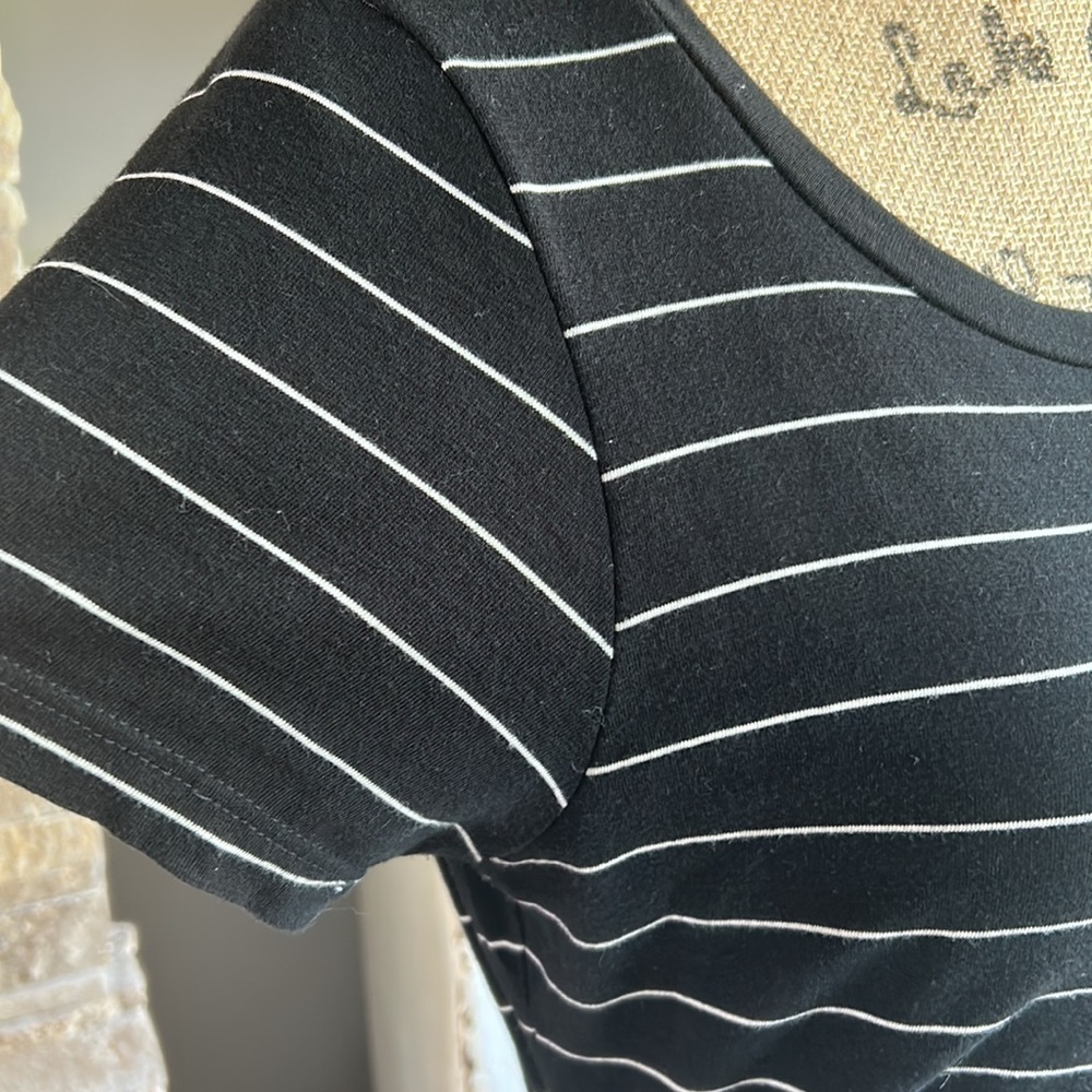 Sundry black t-shirt crew neck dress w white stripe and ruching down side lined - Picture 4 of 16